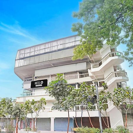 Super Hotel O Navrangpura Cg Road Formerly Hotel Yugraj Ahmedabad Exterior foto