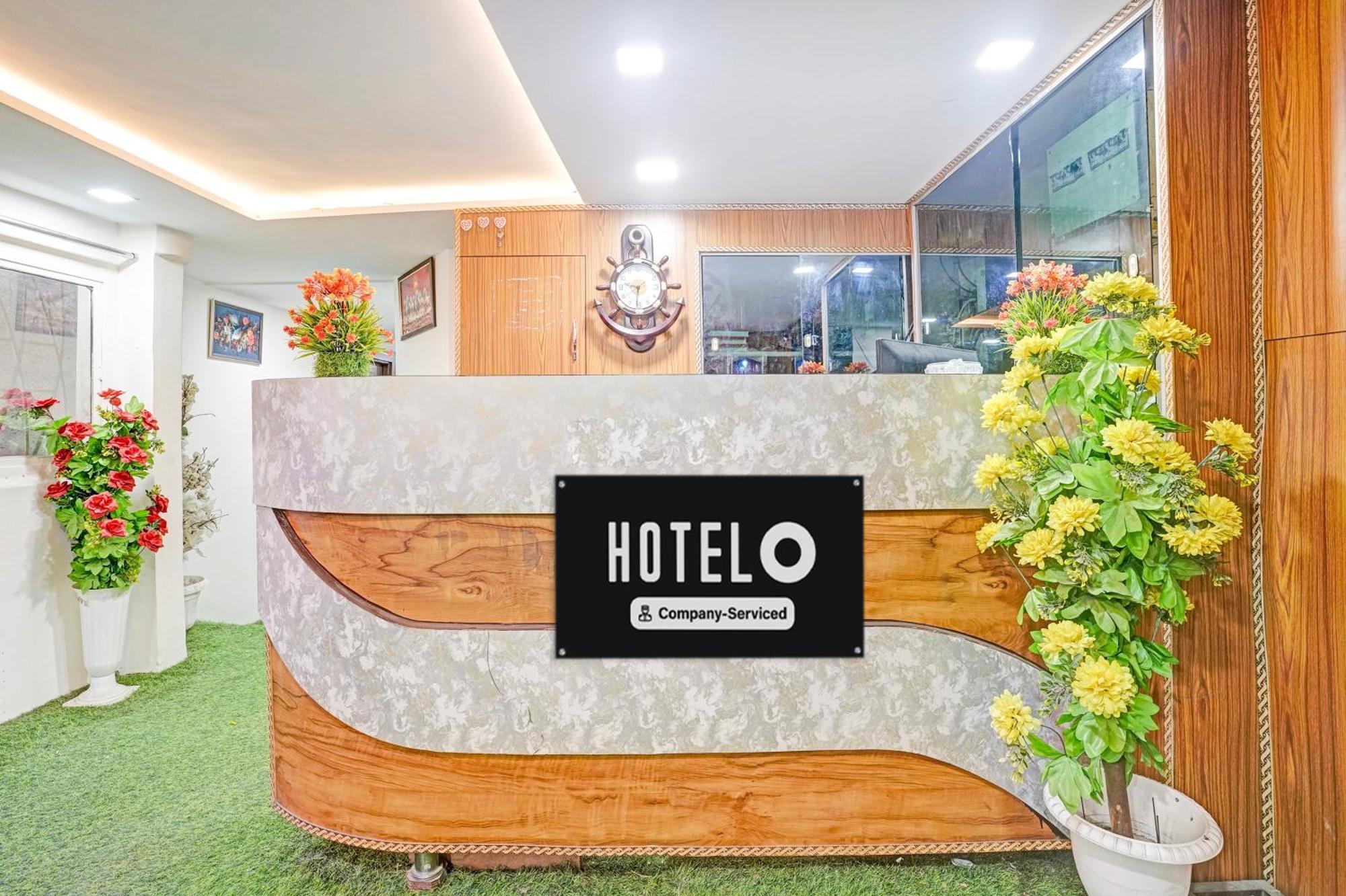 Super Hotel O Navrangpura Cg Road Formerly Hotel Yugraj Ahmedabad Exterior foto