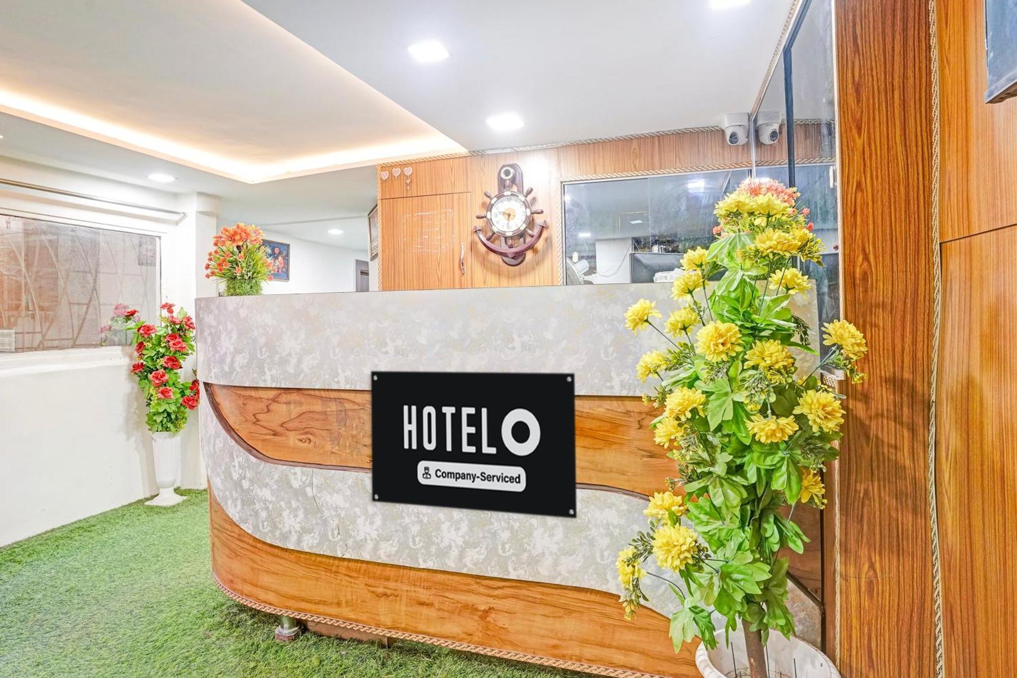 Super Hotel O Navrangpura Cg Road Formerly Hotel Yugraj Ahmedabad Exterior foto