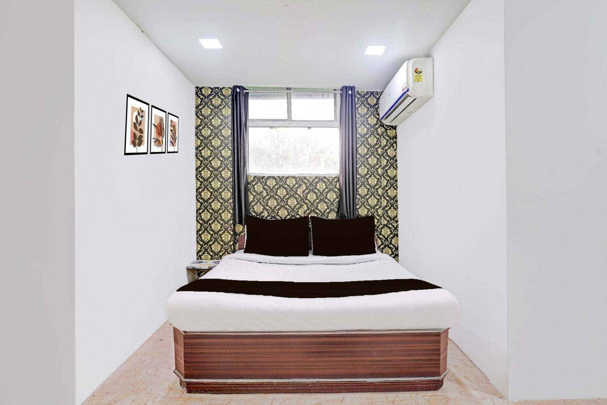 Super Hotel O Navrangpura Cg Road Formerly Hotel Yugraj Ahmedabad Exterior foto